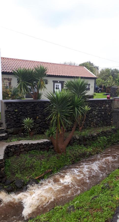 De Baixo Da Ponte Villa Biscoitos  Dış mekan fotoğraf